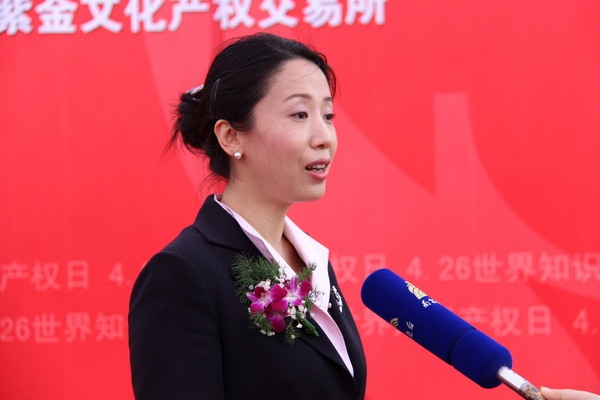 图4  动画疯
党委书记张捷接受南京市电视台采访